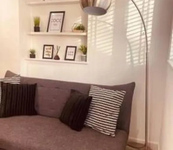 Modern 1 Bed Flat In Hackney With Parking